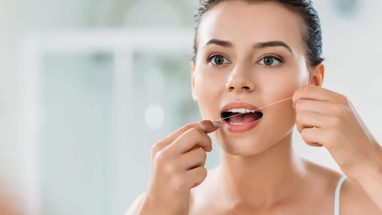 The Link Between Poor Flossing and Gum Disease Luton